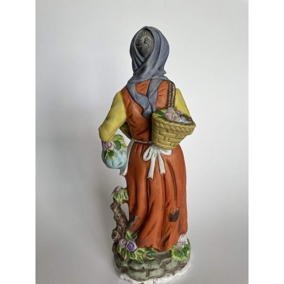 Vintage porcelain old pheasant  woman‎ figurine Taiwan - Picture 3 of 4